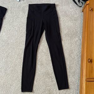 Black lululemon wonder train leggings. Pockets. 25 inch. Size 4.